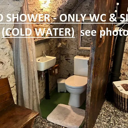 The Old Cellar No Shower! Penzion Locarno