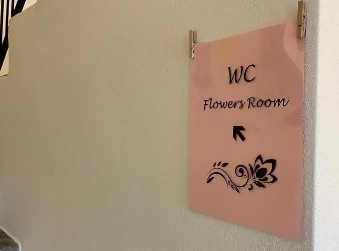 1912 - Flowers - Budget For Young Guest house 3*